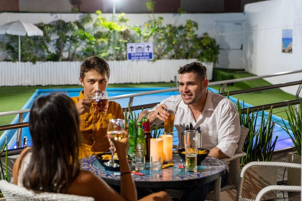 Leonardo Beach Тел Авив Екстериор снимка