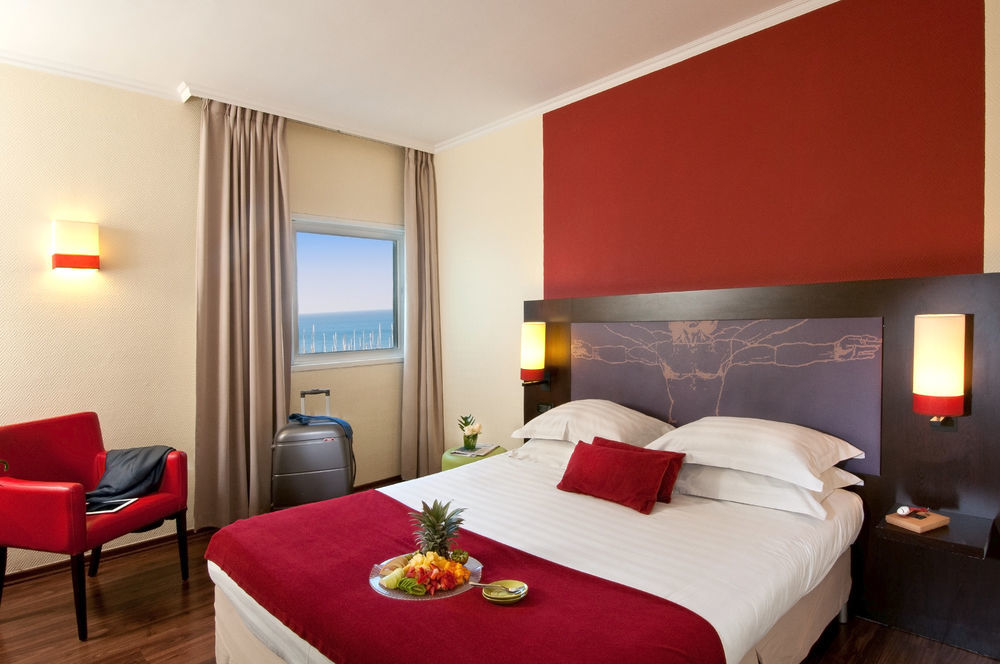 Leonardo Beach Тел Авив Екстериор снимка
